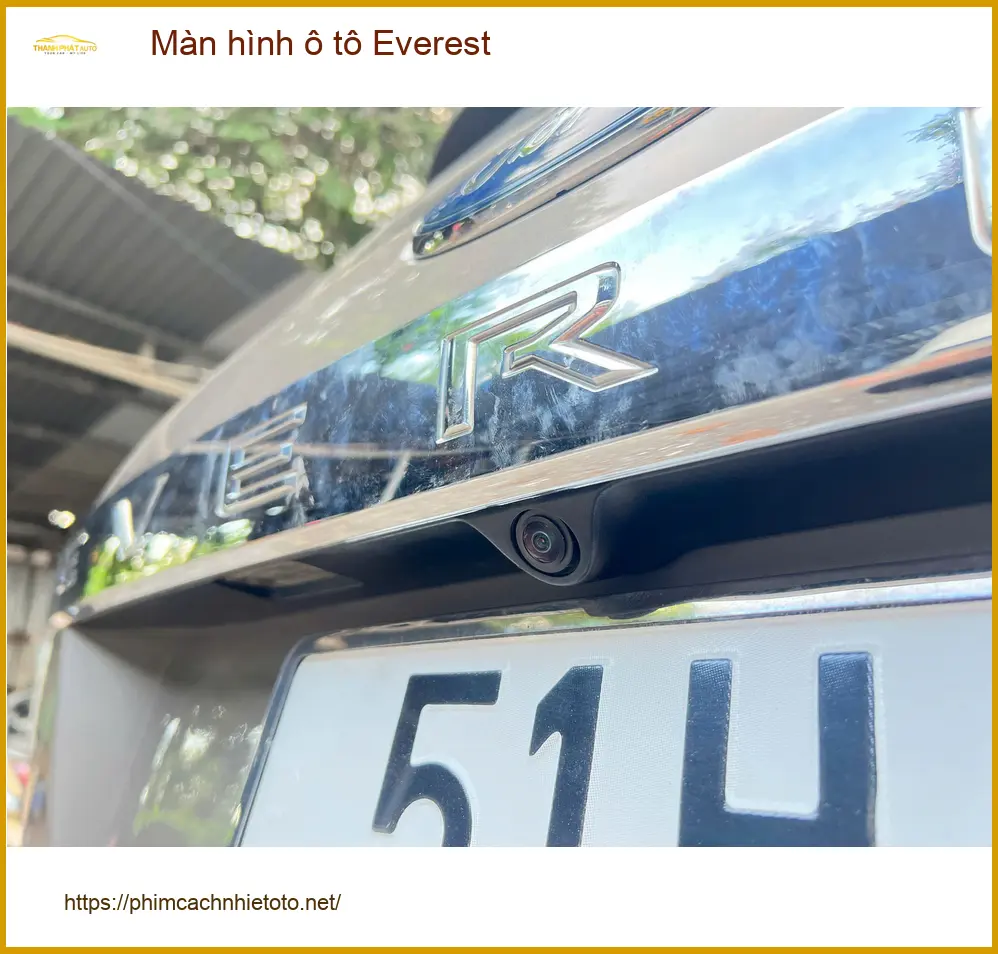 Anh Khải lắp màn hình ô tô Everest Quận 10 vì màn hình cũ đã lỗi thời ảnh thực tế 3