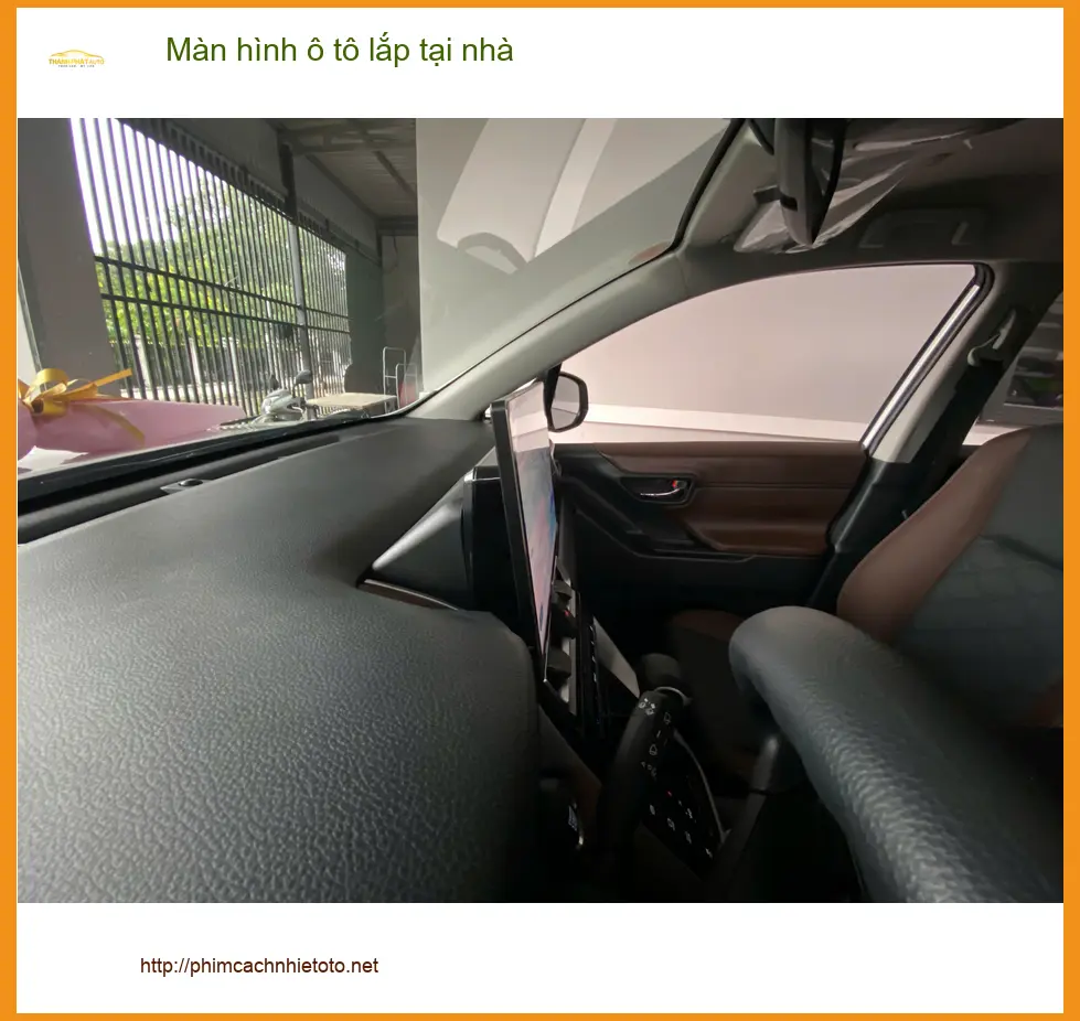 Chị Thảo lắp màn hình ô tô Hyundai Accent tại nhà Quận Thủ Đức tiện lợi