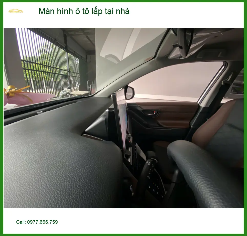 Chị Thảo lắp màn hình ô tô tại nhà Quận 3 cho Hyundai Santa Fe vì bận