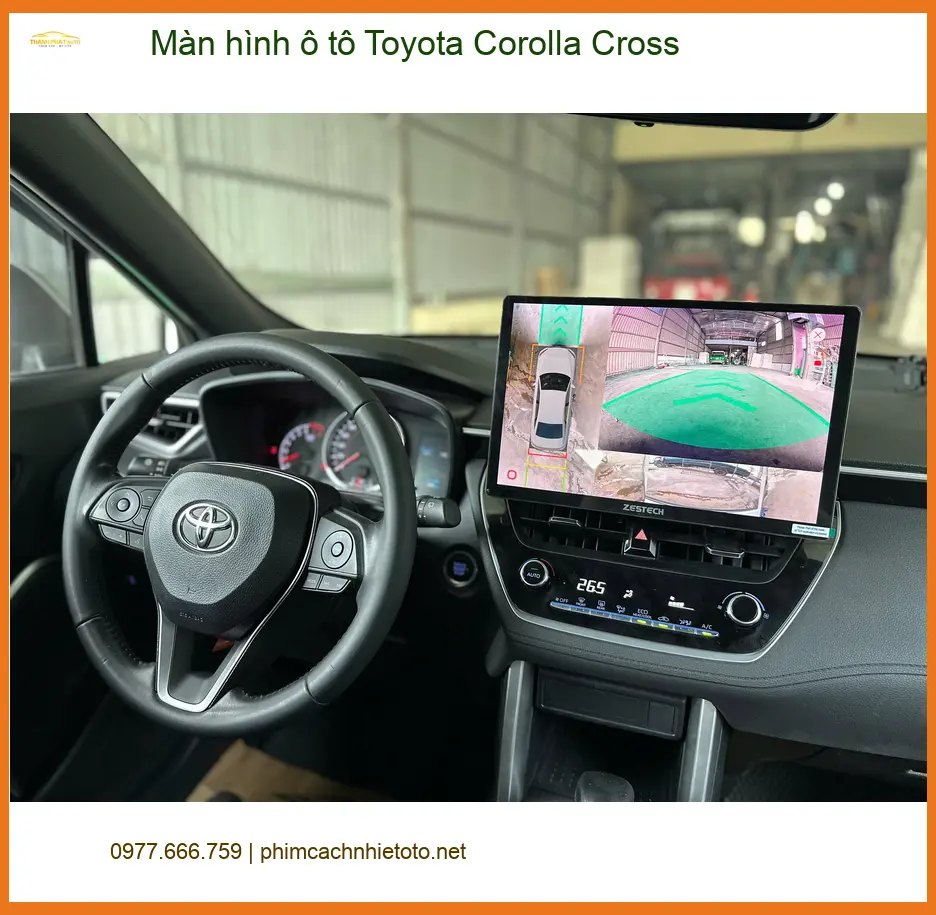 Chị Thùy Trang lắp màn hình ô tô Toyota Corolla Cross tại Quận Thủ Đức