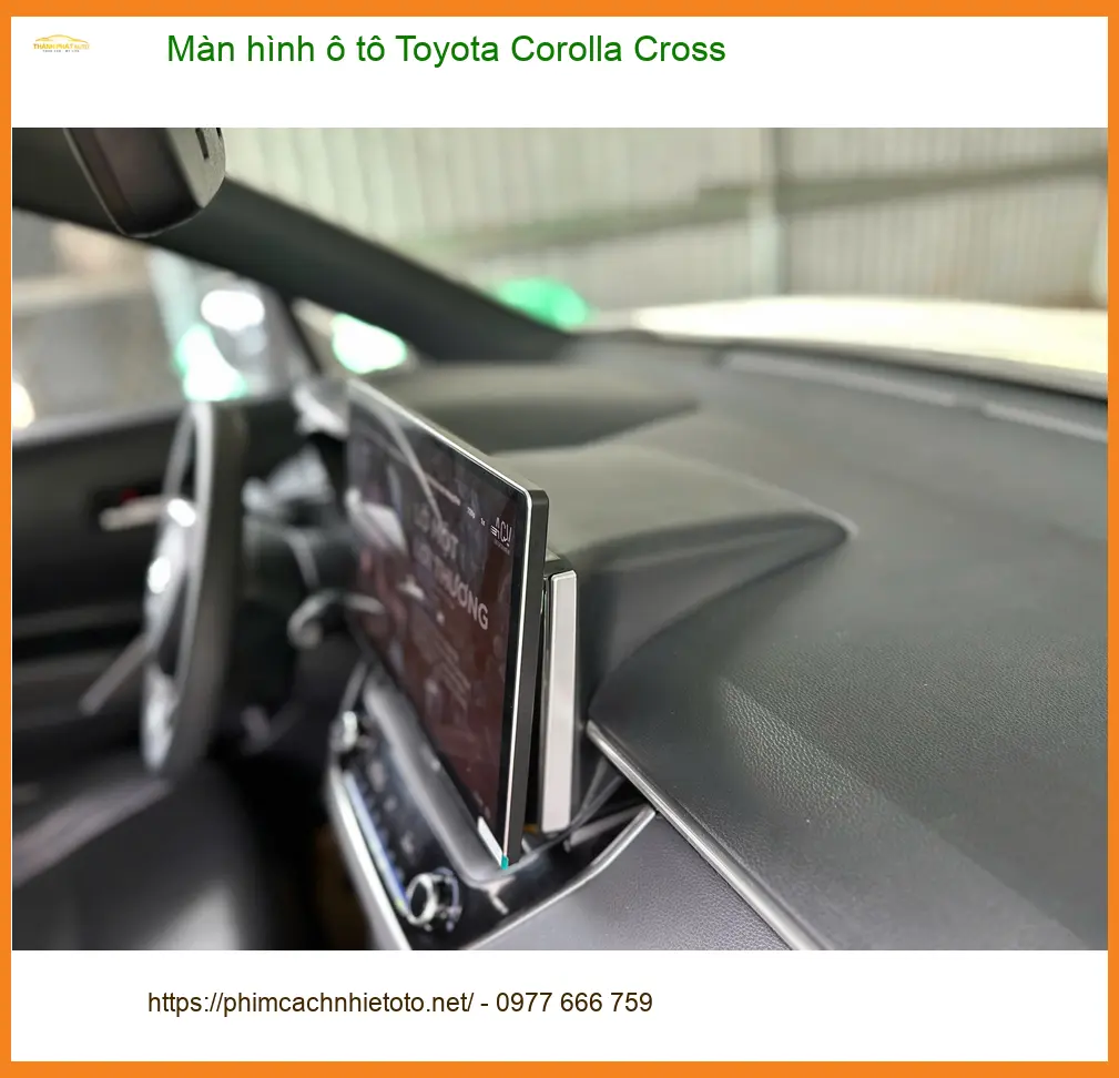 Chị Thùy Trang lắp màn hình ô tô Toyota Corolla Cross tại Quận Thủ Đức ảnh thực tế 3