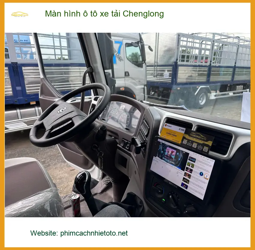 Bác Dũng lắp màn hình xe tải Chenglong tại Quận 9 để công việc thuận tiện ảnh thực tế 3