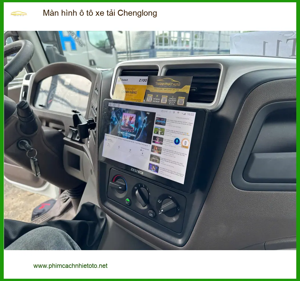 Bác Dũng lắp màn hình xe tải Chenglong tại Quận 9 để công việc thuận tiện ảnh thực tế 4