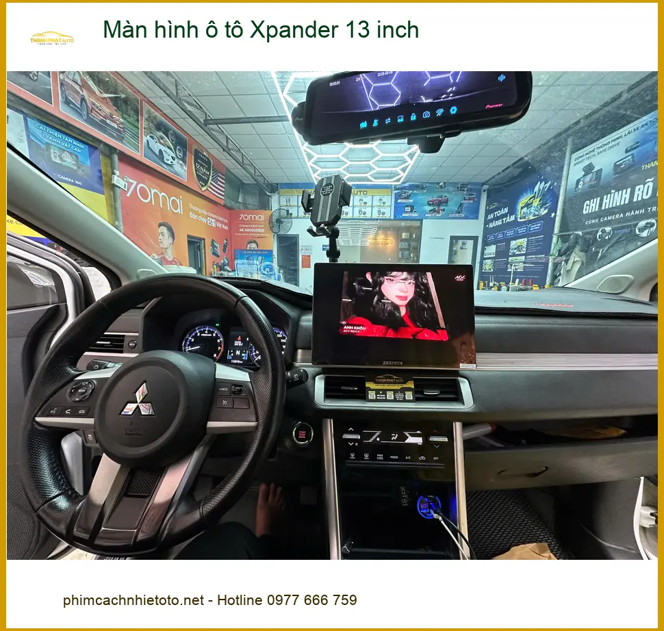 Anh Minh lắp Màn hình ô tô Xpander 13 inch tại Quận Gò Vấp