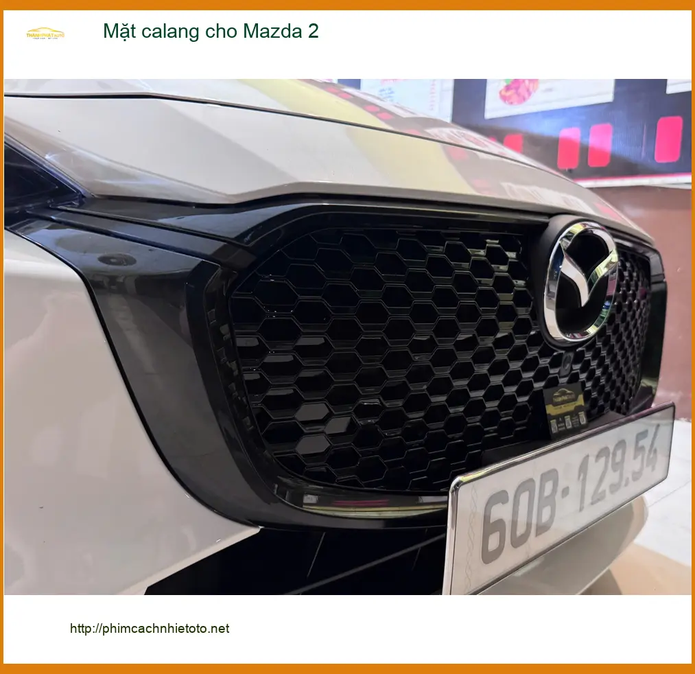 Anh Quốc Trung lắp mặt calang cho Mazda 2 tại Quận 12 để xe trông thể thao hơn