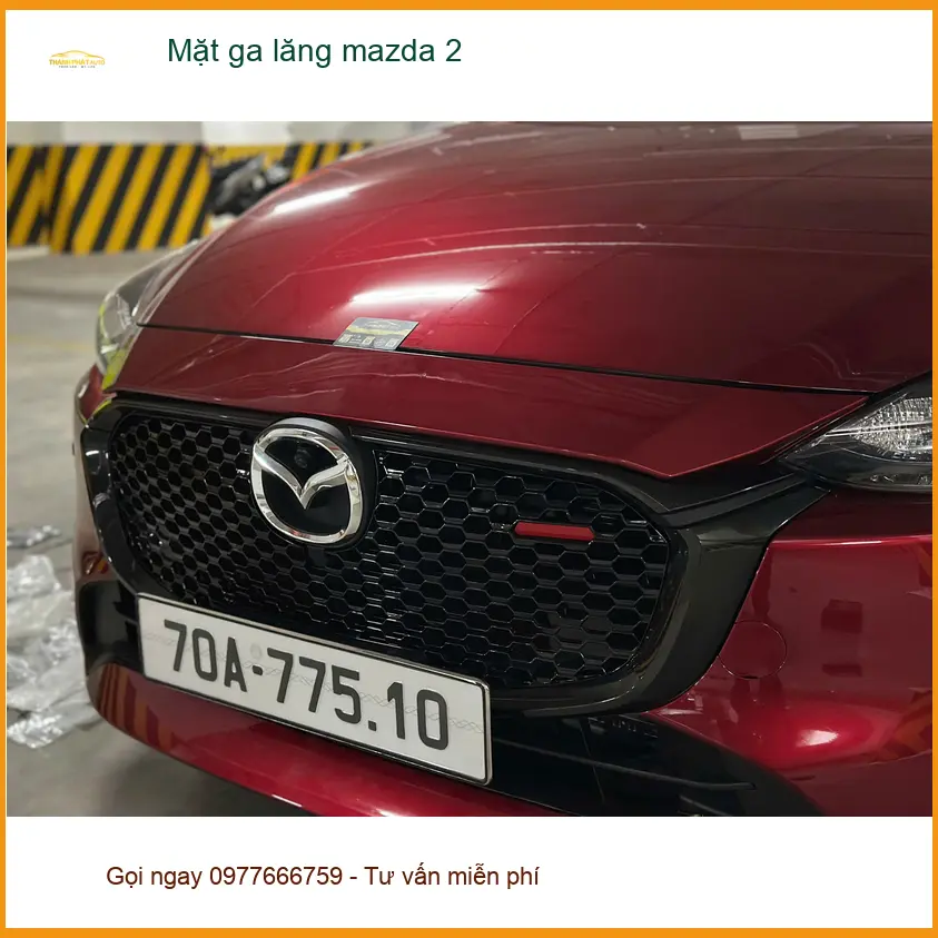 Chú Phát lắp Mặt ga lăng Mazda 2 mới tại Quận Phú Nhuận để xe trông hiện đại hơn.