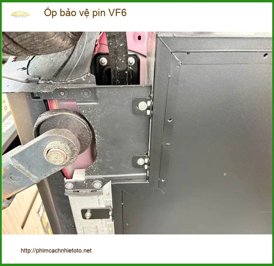 Dịch vụ lắp Ốp bảo vệ pin VF6 uy tín cho Anh Minh Khôi tại Hóc Môn ảnh thực tế 5