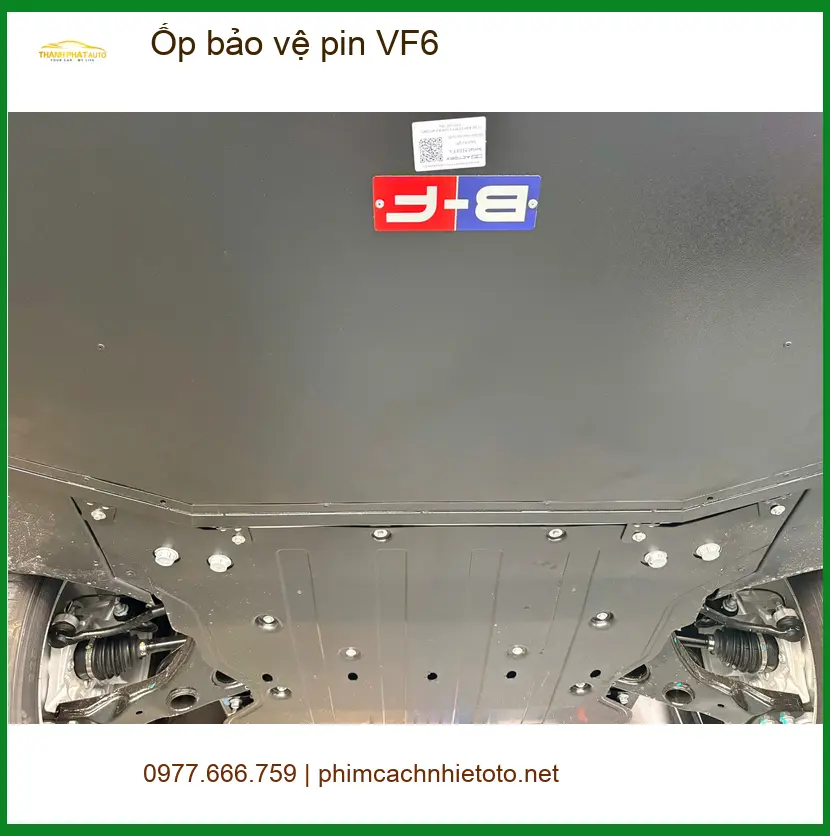 Anh Hưng lắp ốp bảo vệ pin cho VinFast VF6 tại Quận 2 để bảo vệ khỏi va chạm ảnh thực tế 3