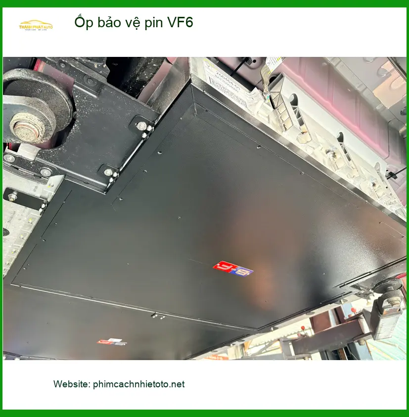 Anh Hưng lắp ốp bảo vệ pin cho VinFast VF6 tại Quận 2 để bảo vệ khỏi va chạm ảnh thực tế 5