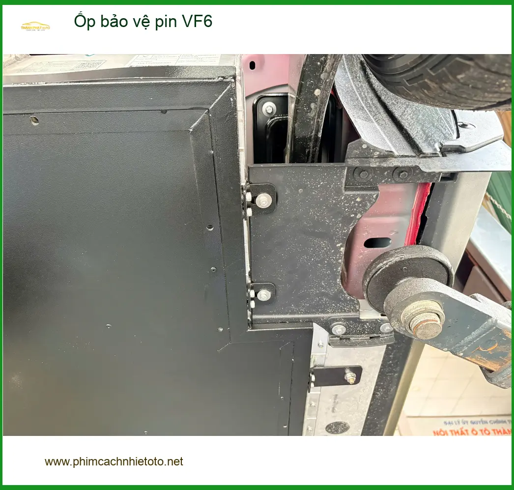 Dịch vụ lắp ốp bảo vệ pin VinFast VF6 chính hãng tại Quận Gò Vấp