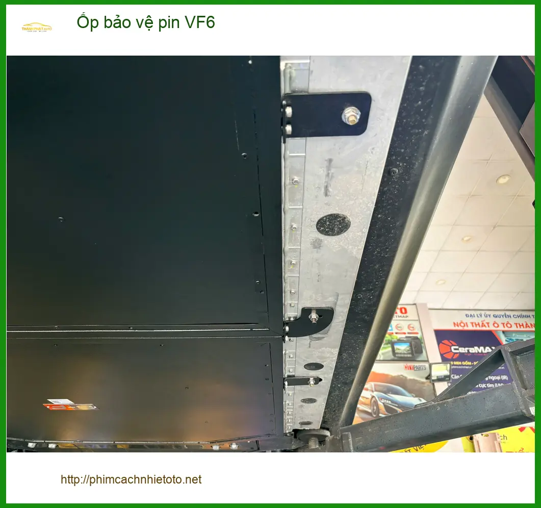 Dịch vụ lắp ốp bảo vệ pin VinFast VF6 chính hãng tại Quận Gò Vấp ảnh thực tế 4