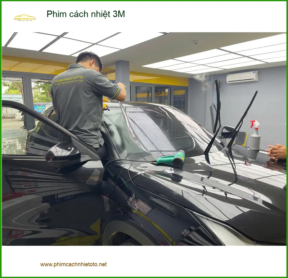 Chị Mai Anh dán phim cách nhiệt 3M cho Hyundai Accent tại Quận Bình Thạnh để chống nóng mùa hè ảnh thực tế 4