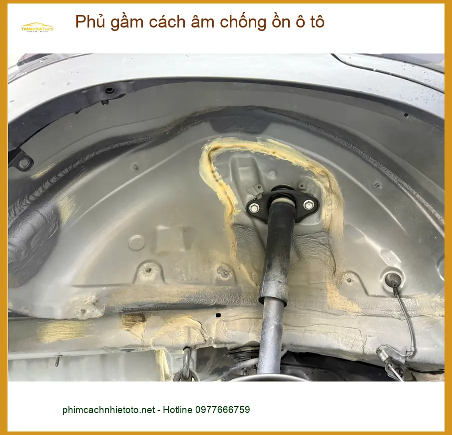 Chị Thảo phủ gầm cách âm chống ồn cho Hyundai Santa Fe tại Quận 9 để giảm tiếng ồn xe ảnh thực tế 4