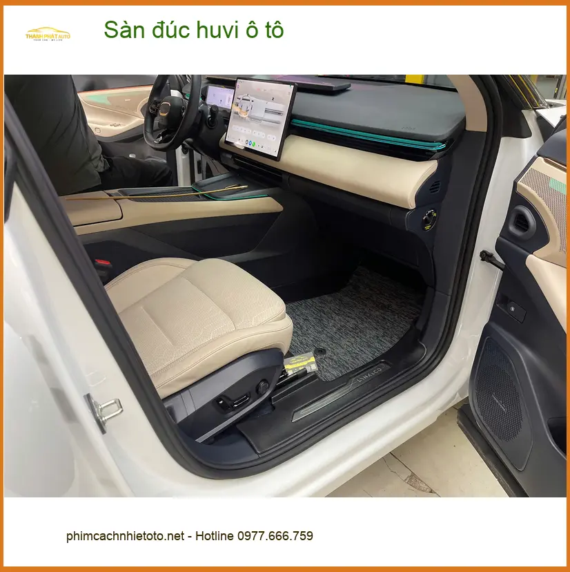 Anh Tấn lắp sàn đúc huvi ô tô cho Hyundai Accent tại Quận 3 giữ nội thất sạch sẽ ảnh thực tế 2