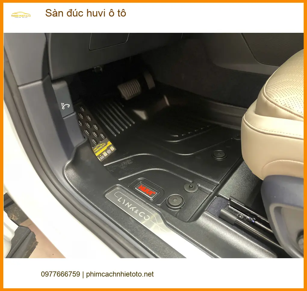 Anh Tấn lắp sàn đúc huvi ô tô cho Hyundai Accent tại Quận 3 giữ nội thất sạch sẽ ảnh thực tế 3