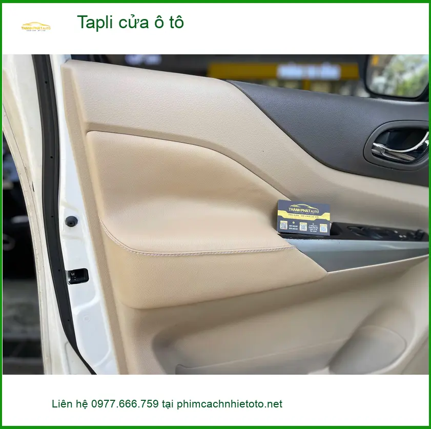 Chị Mai bọc tapli cửa ô tô VinFast Lux A2.0 tại Quận 2. ảnh thực tế 2