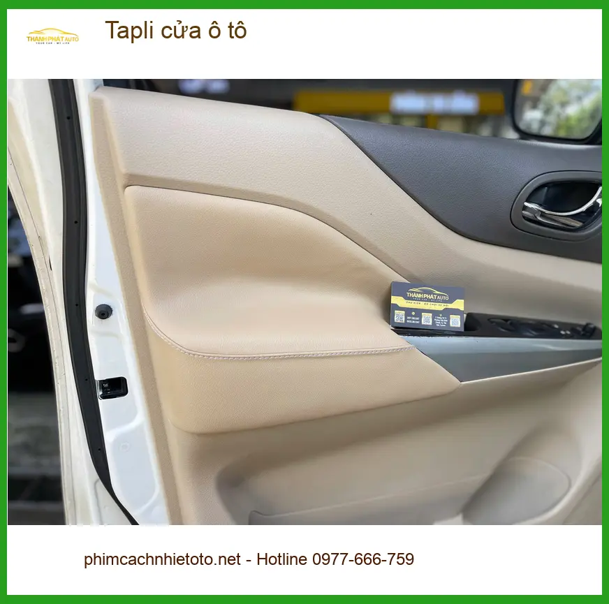 Chị Mai thay Tapli cửa ô tô Kia Carnival tại Quận Bình Tân, tránh trầy xước ảnh thực tế 2