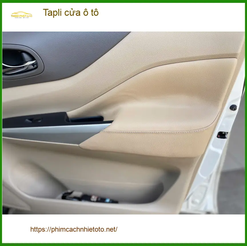 Chị Mai thay Tapli cửa ô tô Kia Carnival tại Quận Bình Tân, tránh trầy xước ảnh thực tế 3