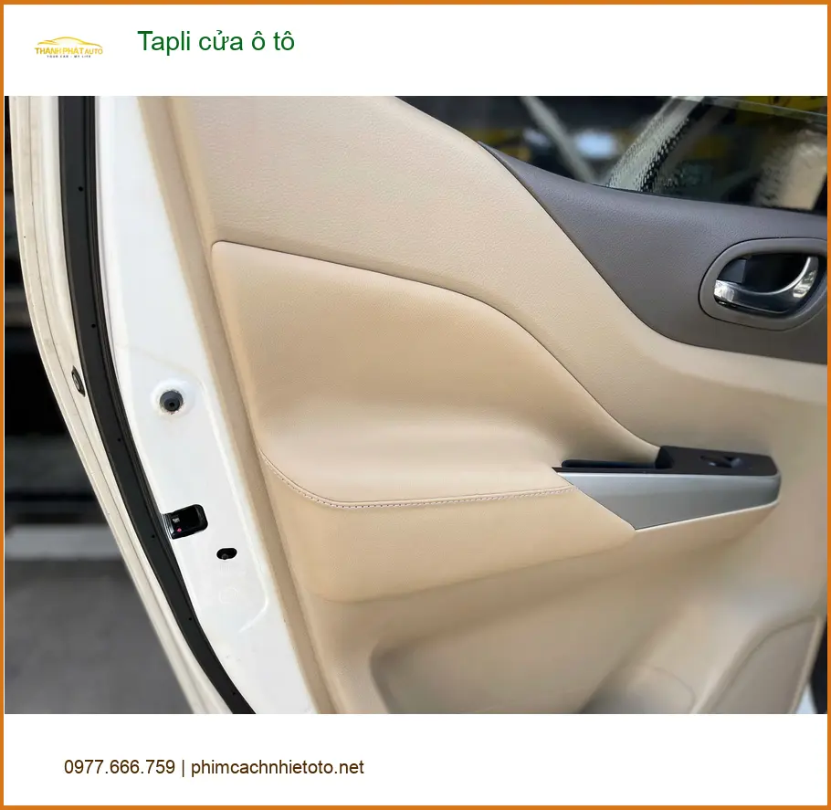 Chị Mai thay Tapli cửa ô tô Kia Carnival tại Quận Bình Tân, tránh trầy xước ảnh thực tế 4