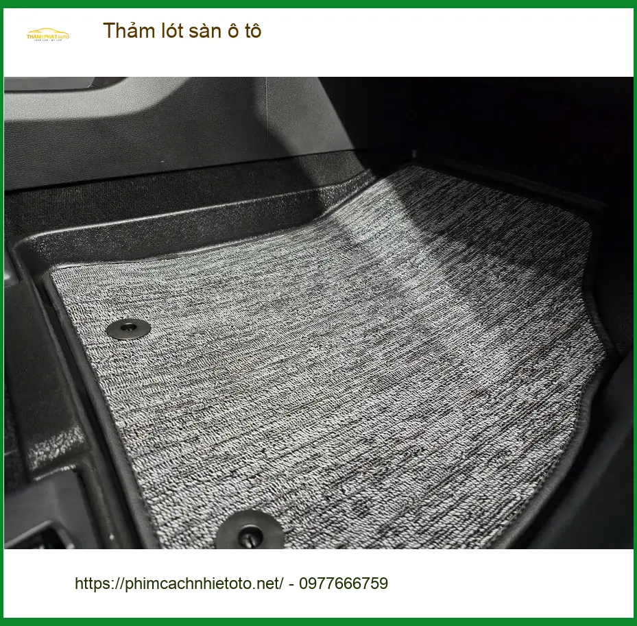 Anh Khang thay thảm lót sàn ô tô Hyundai Creta ở Quận 7 để xe luôn sạch