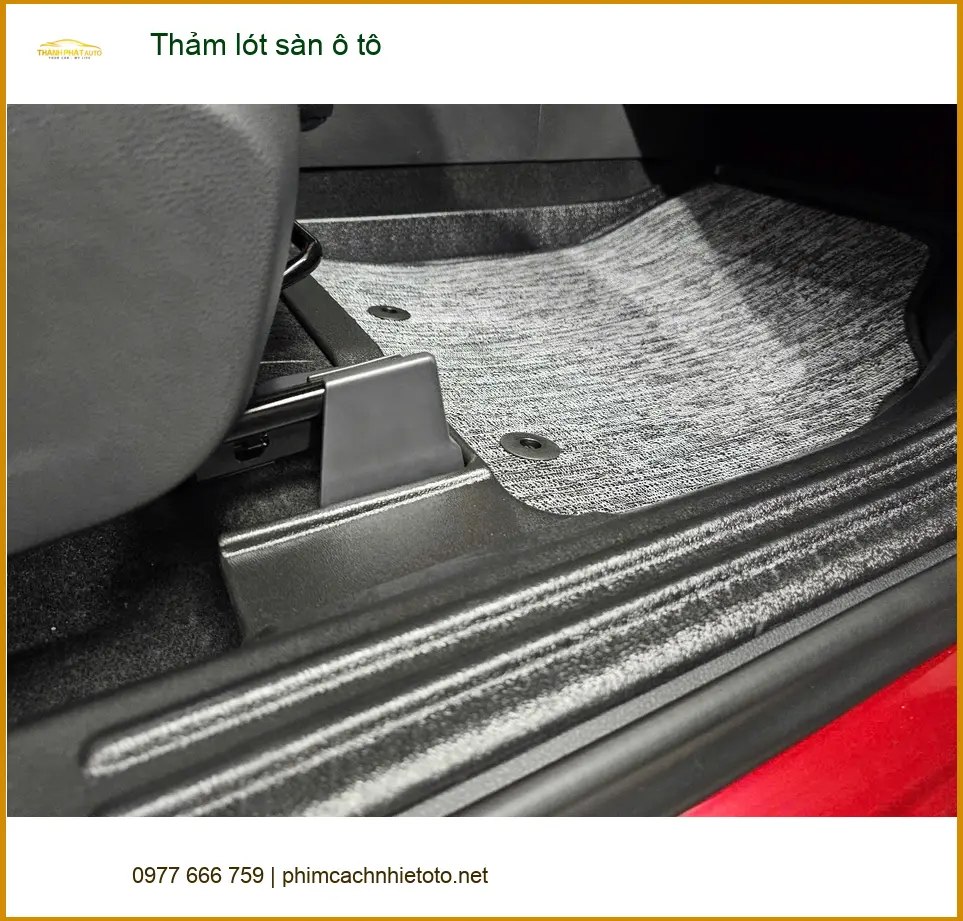 Bác Cường thay thảm lót sàn ô tô Hyundai Accent tại Quận Tân Bình để bảo vệ sàn xe ảnh thực tế 3