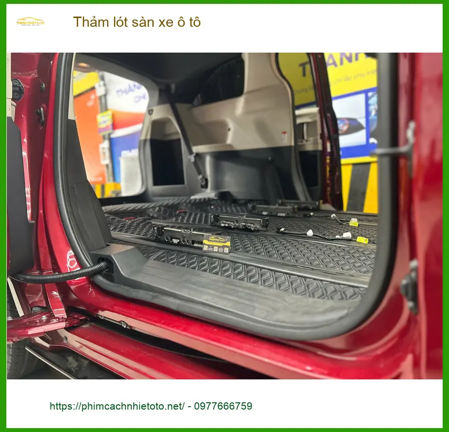 Chị Thảo lắp thảm lót sàn xe Toyota Vios tại Quận Bình Thạnh, giữ xe luôn sạch ảnh thực tế 3