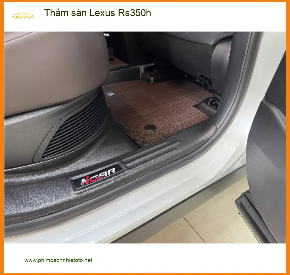 Anh Khải lắp thảm sàn Lexus RS350h tại Quận 2 giúp xe luôn sạch mới