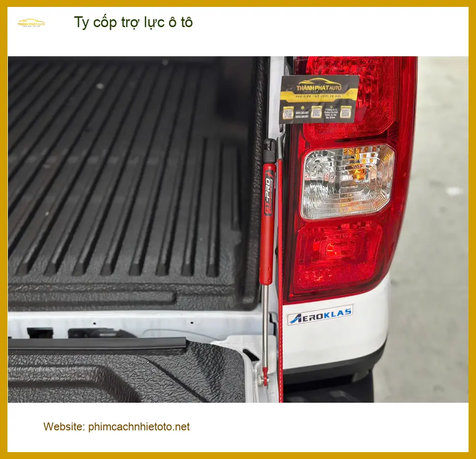 Chú Quang lắp ty cốp trợ lực điện ô tô cho Ford Everest tại Quận 8 ảnh thực tế 2
