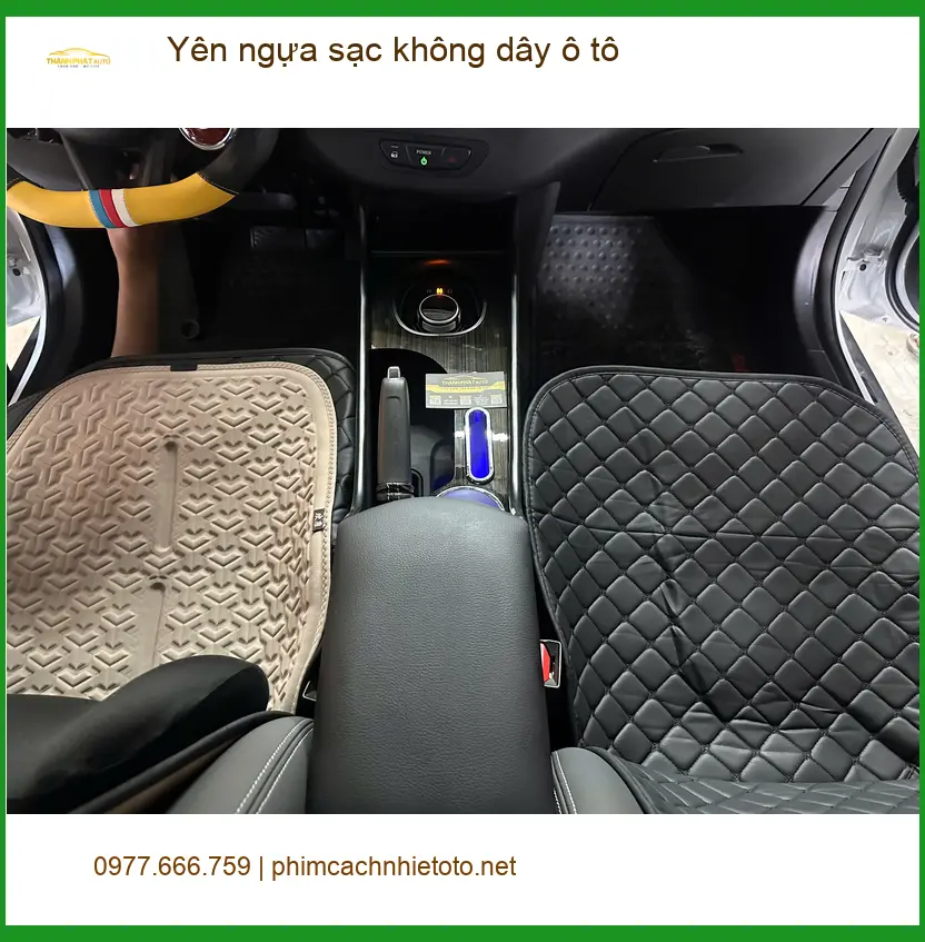Anh Phi lắp yên ngựa sạc không dây ô tô cho Toyota Camry tại Quận Tân Bình ảnh thực tế 4