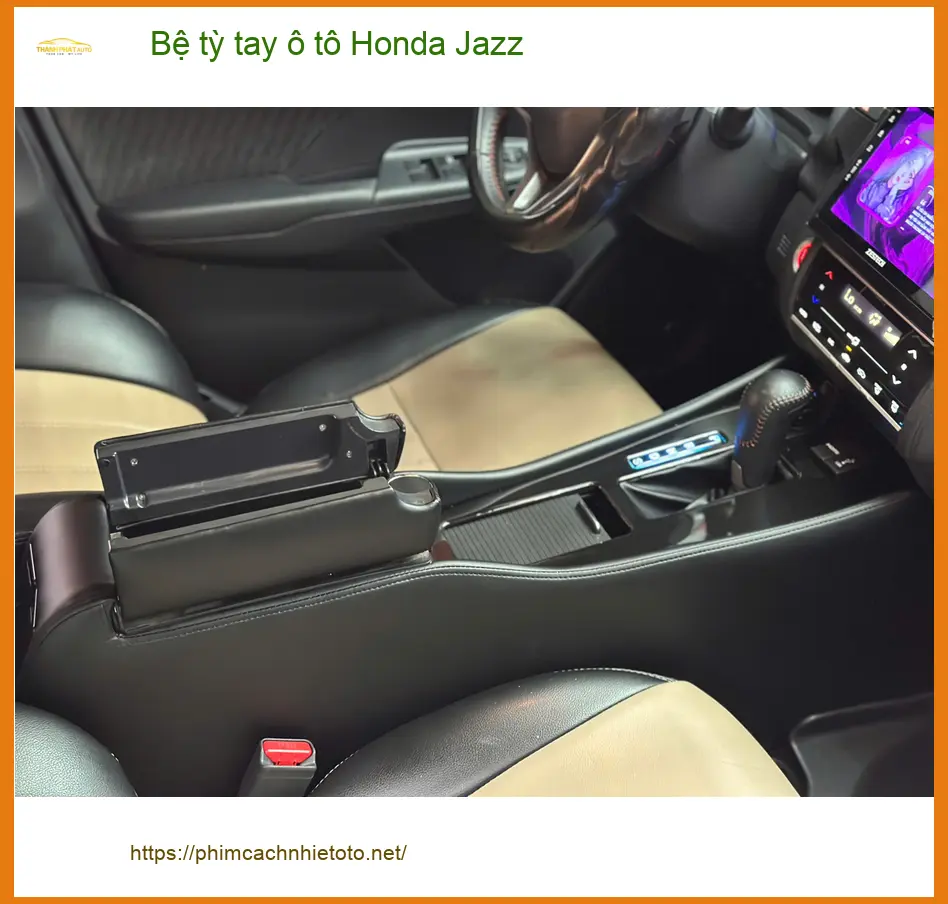 Anh Cường lắp bệ tỳ tay ô tô Honda Jazz Quận 12 để hành trình lái thêm phần tiện nghi ảnh thực tế 2