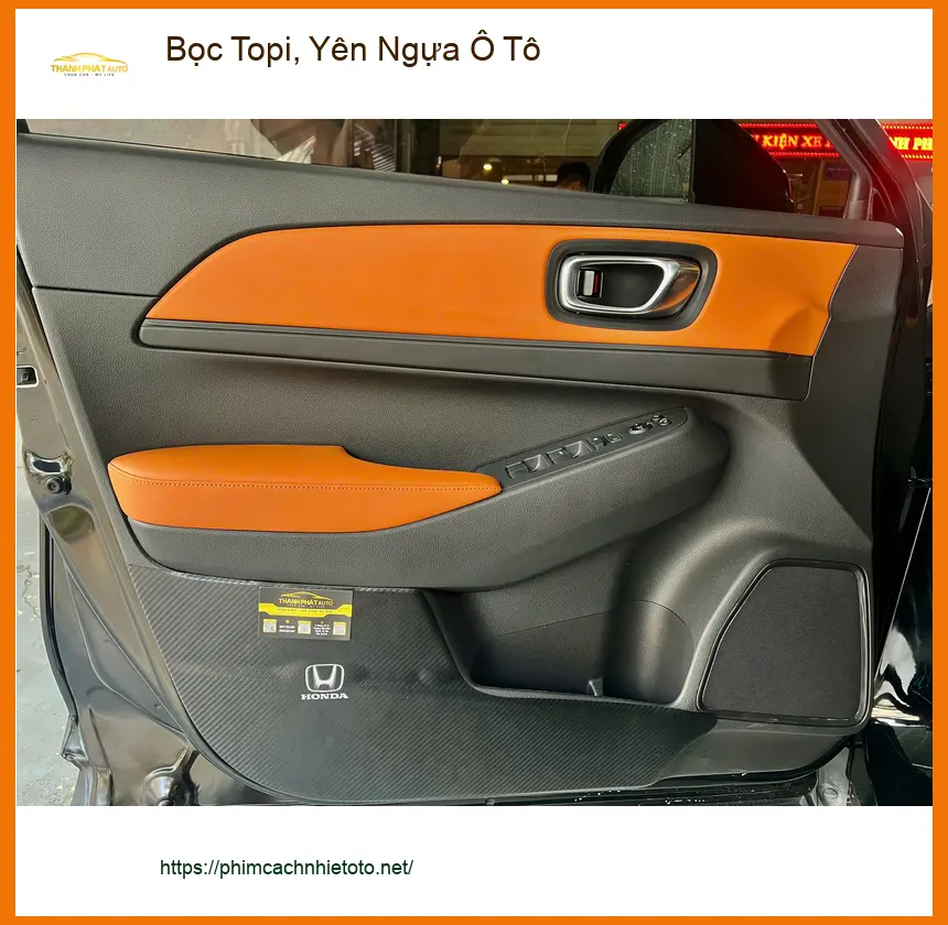 Chị Lan Anh bọc topi, yên ngựa xe Ford Ranger ở Thủ Đức cho nội thất mới