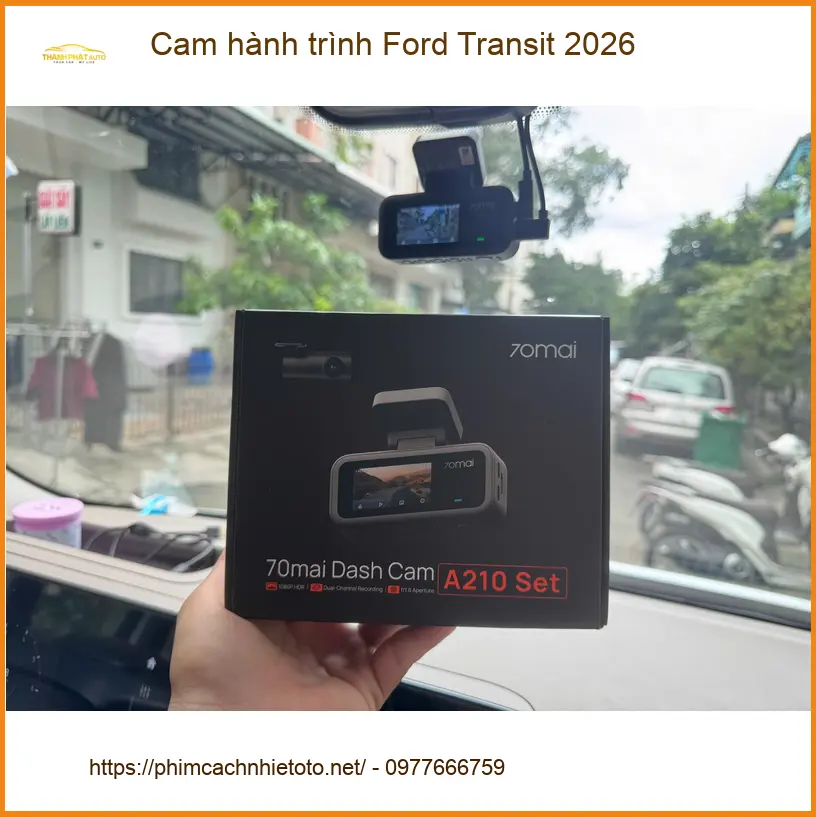 Anh Bảo lắp cam hành trình Ford Transit 2026 tại Quận 9 để ghi lại lộ trình an toàn