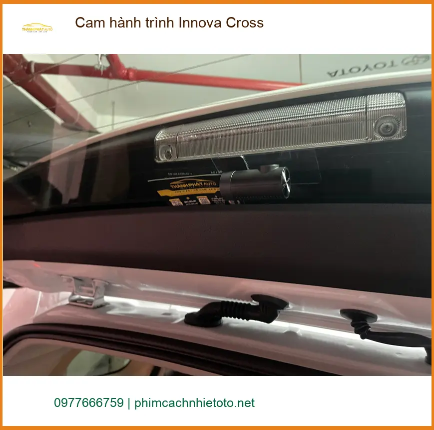 Anh Tùng lắp cam hành trình Innova Cross tại Quận 9 yên tâm lái xe ảnh thực tế 2