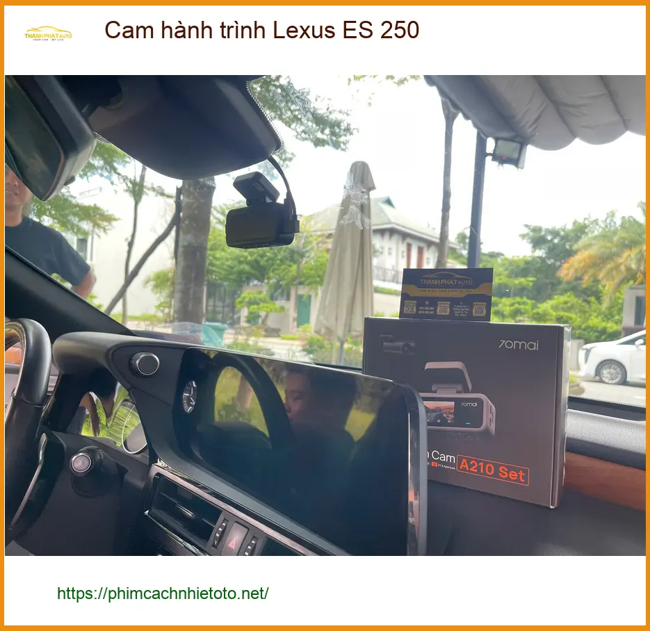 Anh Quang Vinh lắp cam hành trình Lexus ES 250 tại Quận 9 để an tâm mỗi chuyến đi