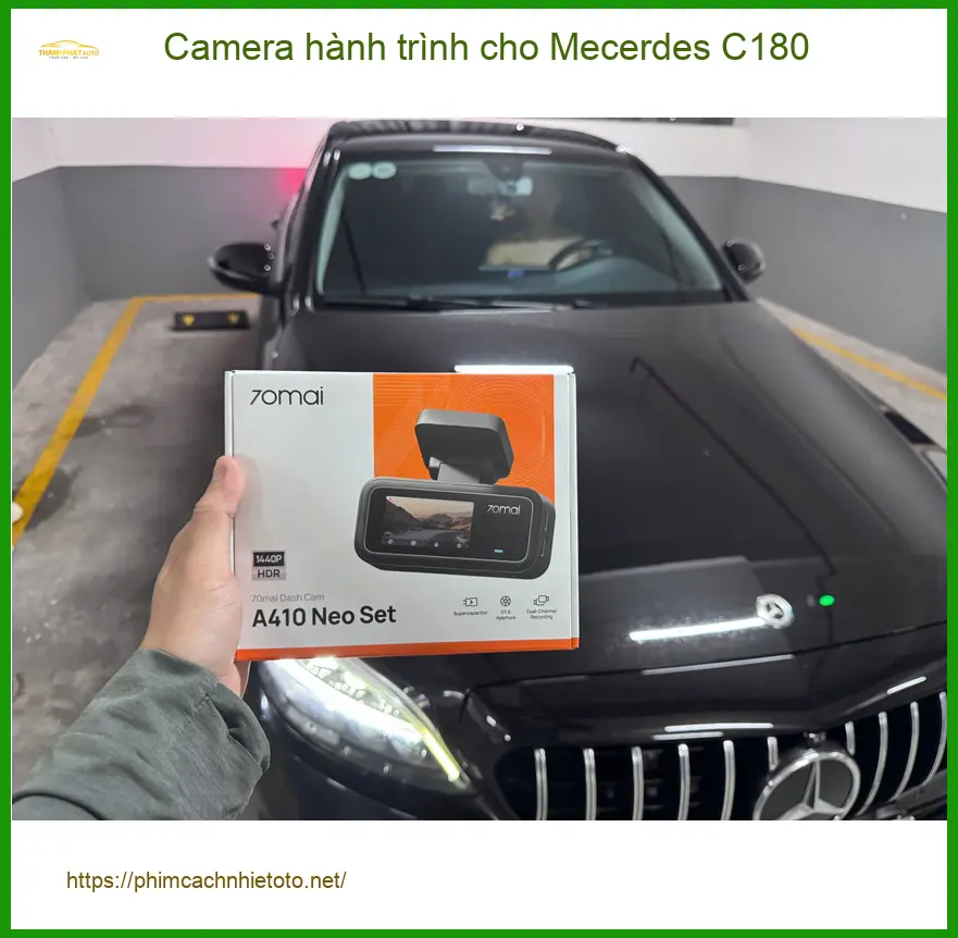 Anh Nam Phong lắp camera hành trình Mercedes C180 tại Quận 9
