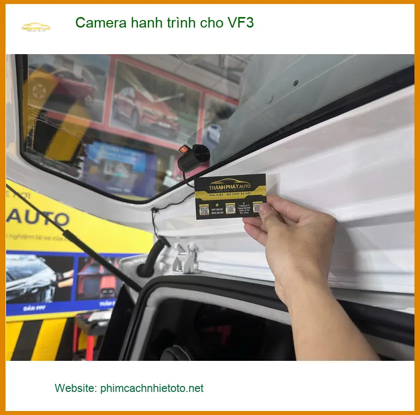Chú Nam lắp Camera hành trình cho VinFast VF3 tại Quận 12 để an tâm lái xe ảnh thực tế 3