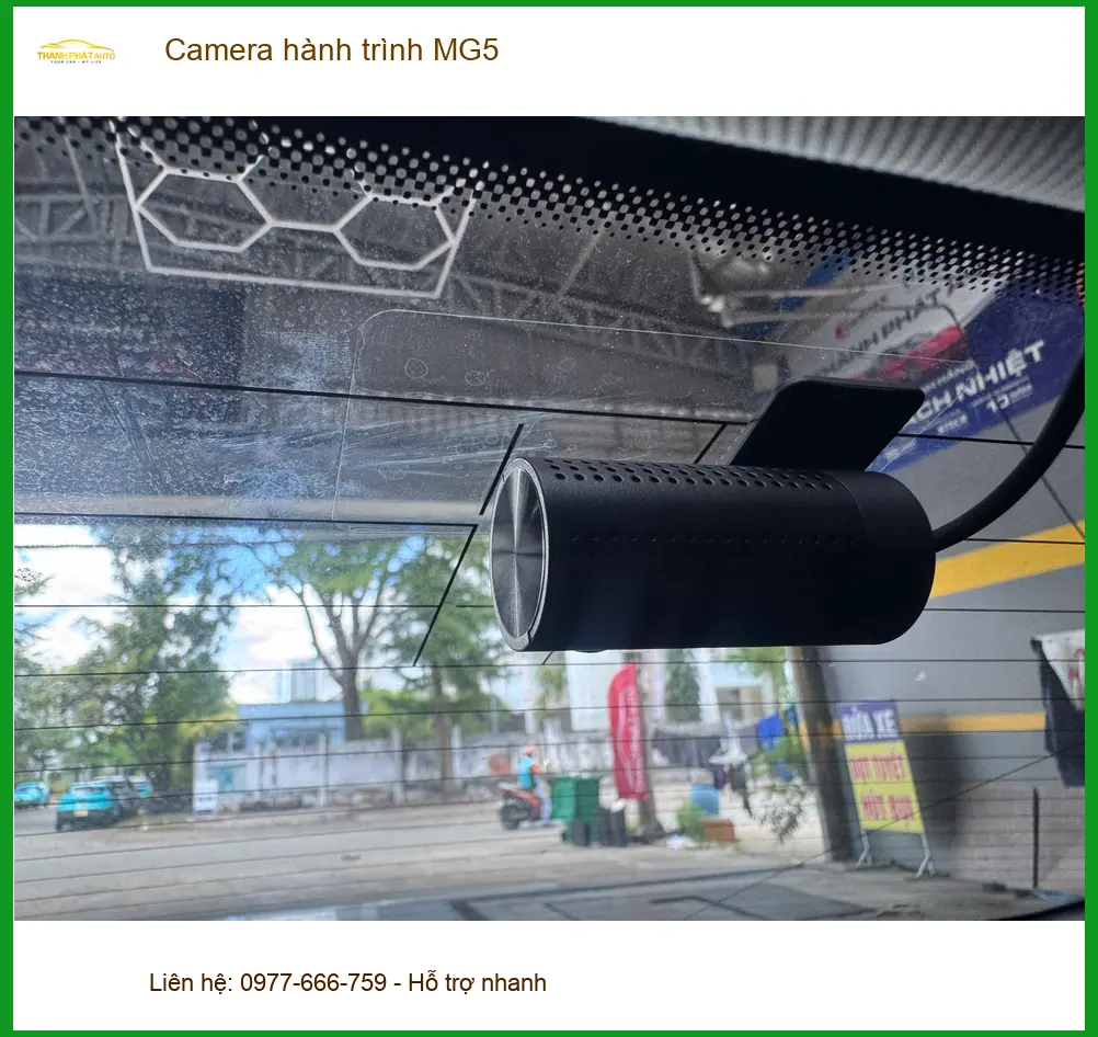 Chị Mai Anh lắp camera hành trình MG5 tại Quận 9 để an tâm lái xe trên đường