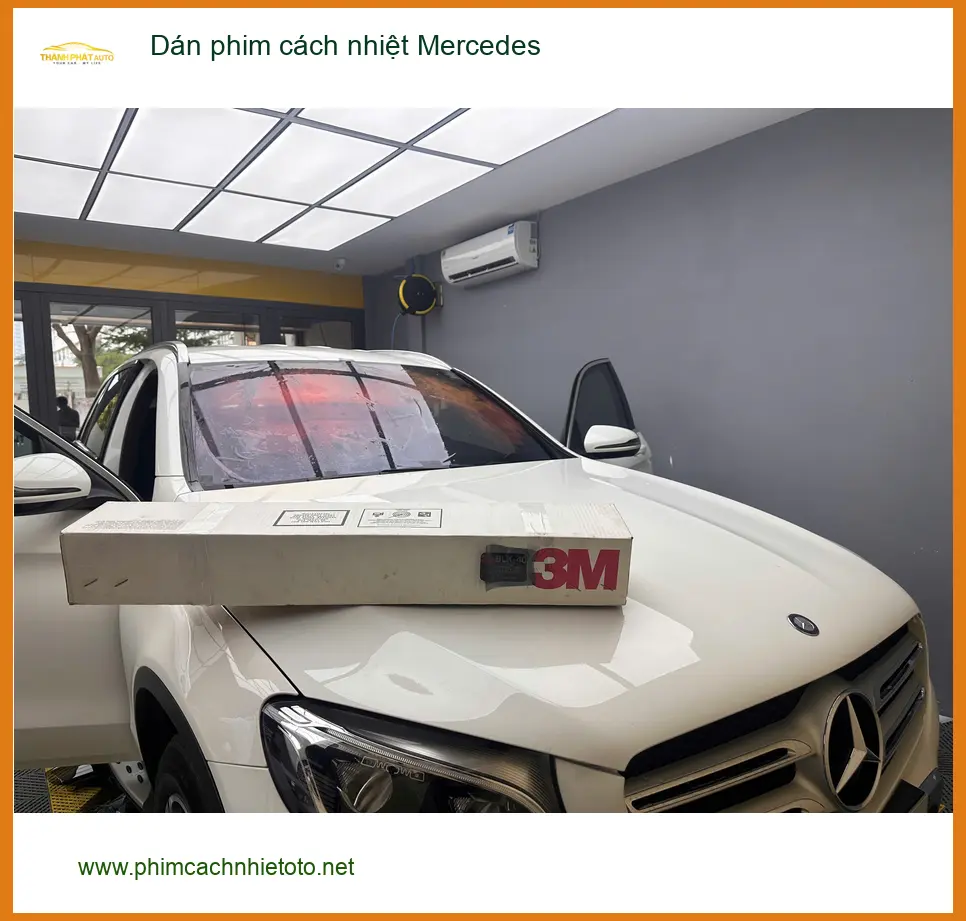 Anh Cường dán phim cách nhiệt Mercedes C300 chính hãng tại Quận 9 vì nắng nóng gay gắt