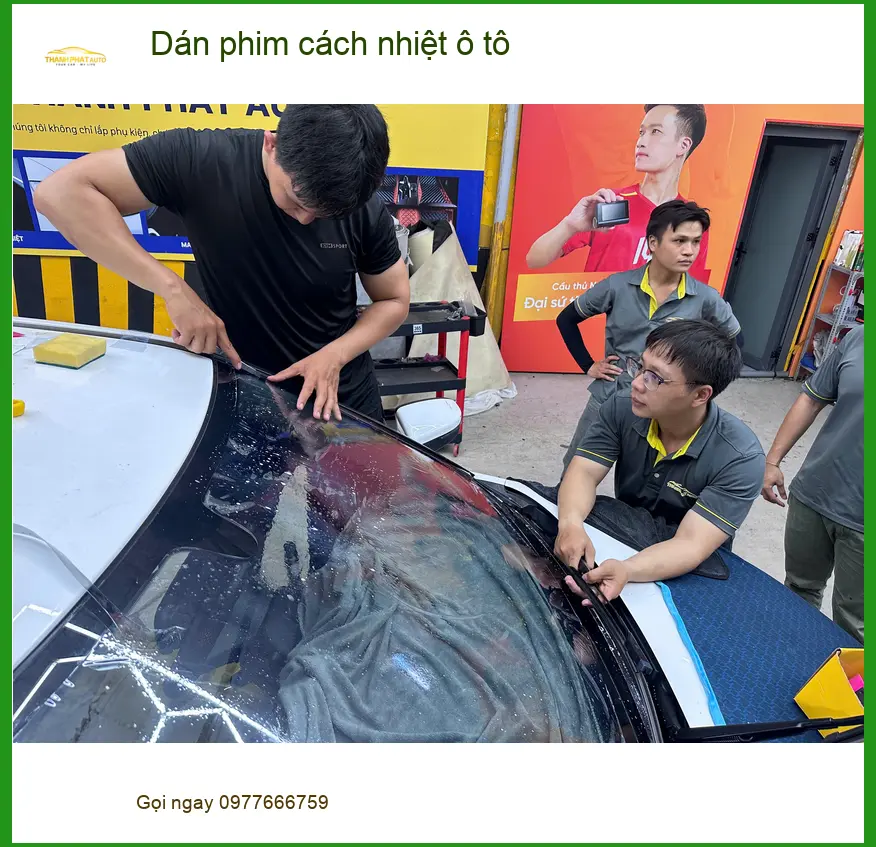 Anh Tấn dán phim cách nhiệt ô tô Hyundai Accent tại Quận 12 chống nóng hiệu quả