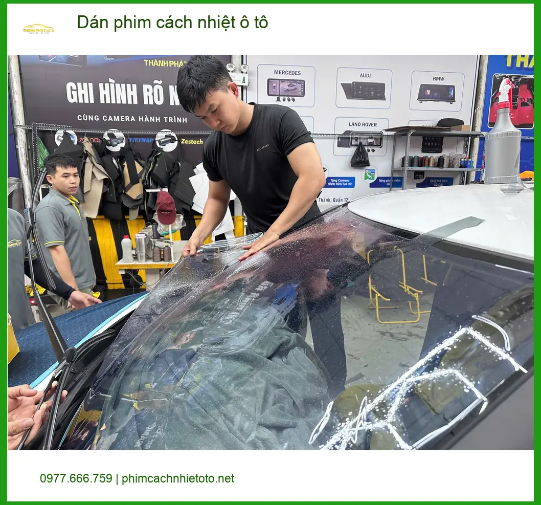 Anh Tấn dán phim cách nhiệt ô tô Hyundai Accent tại Quận 12 chống nóng hiệu quả ảnh thực tế 2