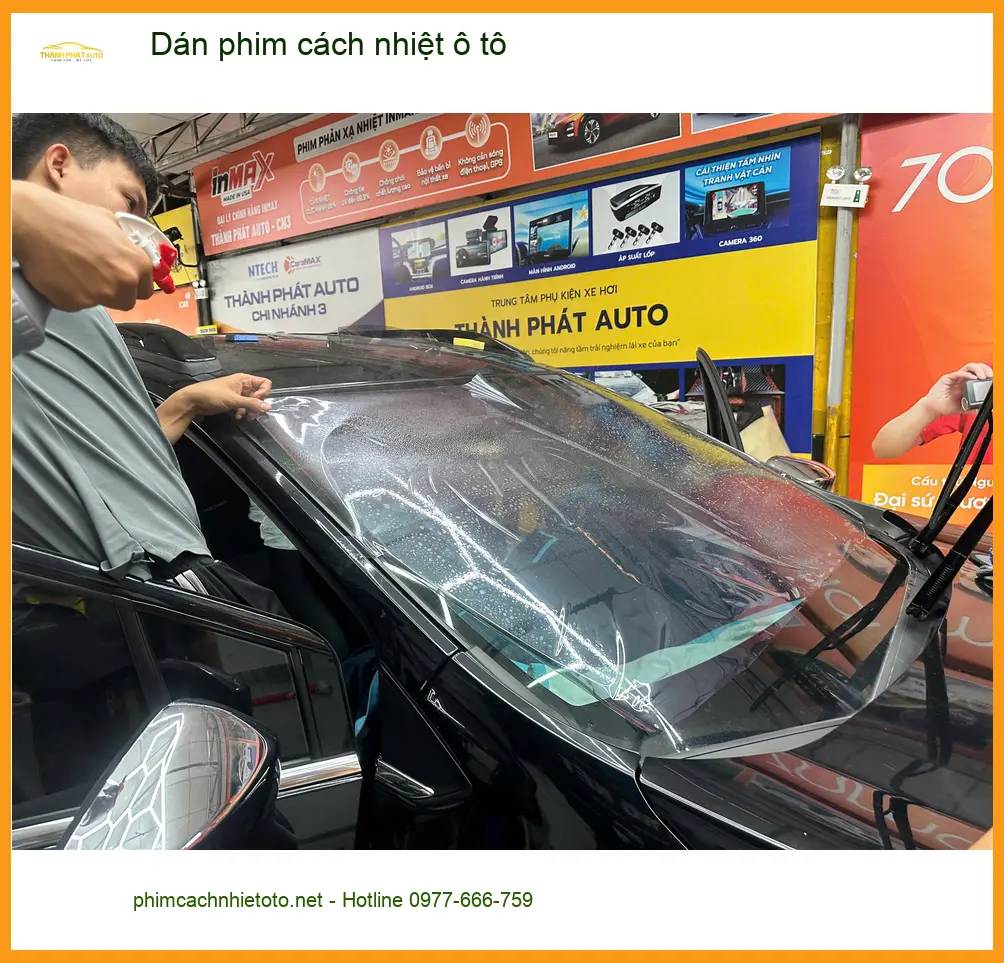 Cô Hà dán phim cách nhiệt ô tô cho Mazda CX-5 tại Q.12 chống nắng gắt ảnh thực tế 4