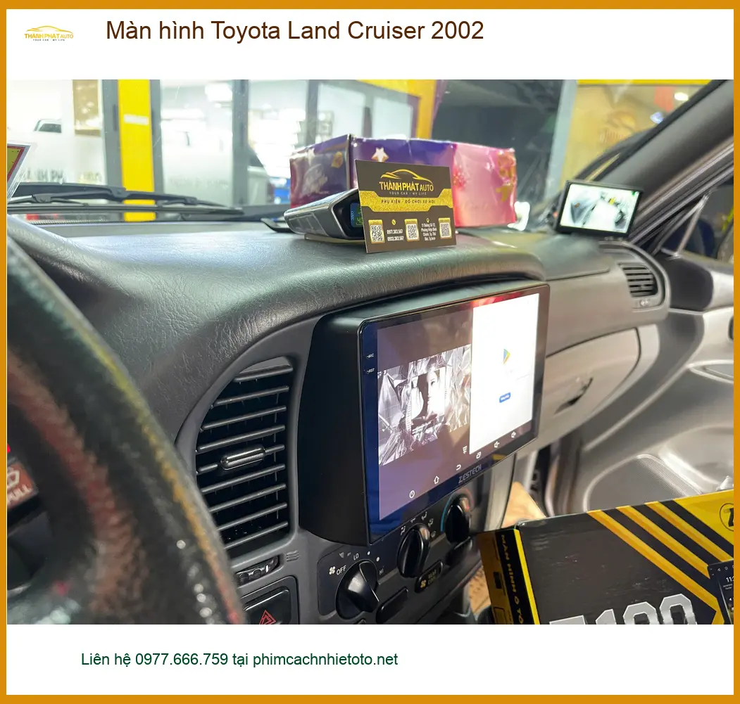 Anh Nam lắp màn hình Toyota Land Cruiser 2002 tại Quận 9 để giải trí