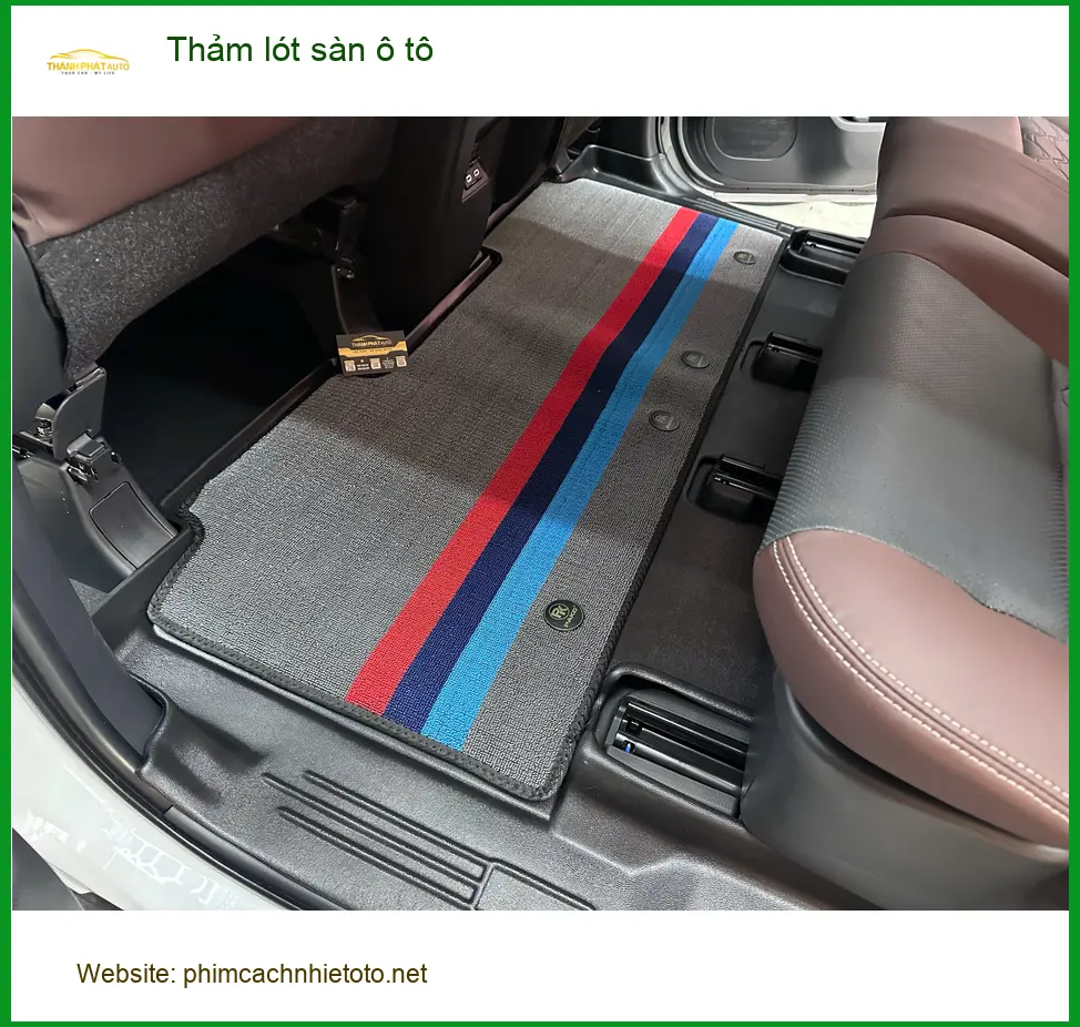 Anh Minh thay thảm lót sàn ô tô Hyundai Accent tại Quận 12 để khoang nội thất luôn sạch đẹp ảnh thực tế 3