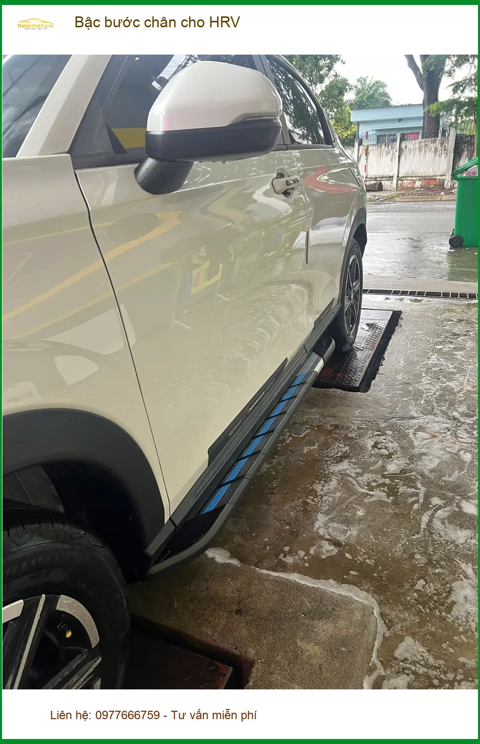 Anh Thành lắp bậc bước chân cho HRV ở Quận 9 để gia đình tiện lên xuống xe
