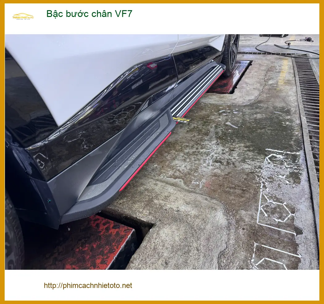 Chị Thảo lắp bậc bước chân VF7 tại Quận 9, giúp gia đình lên xuống tiện hơn ảnh thực tế 3