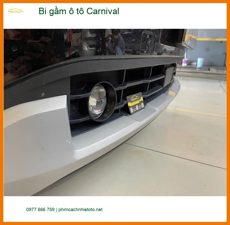 Anh Quang nâng cấp bi gầm Carnival tại Quận 9 để cải thiện tầm nhìn đêm