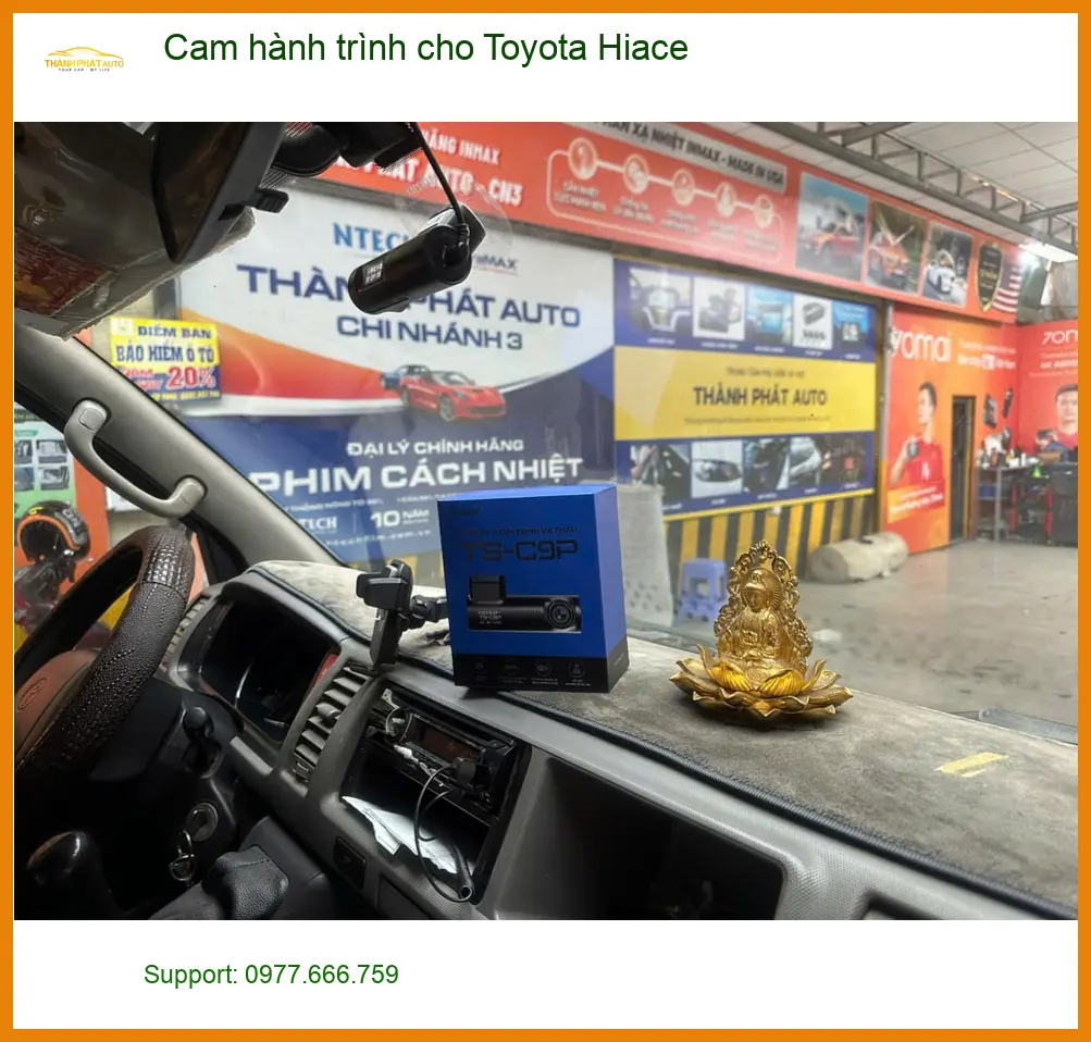Anh Kiên lắp cam hành trình cho Toyota Hiace tại Quận 12 để an tâm lái xe đường dài ảnh thực tế 4
