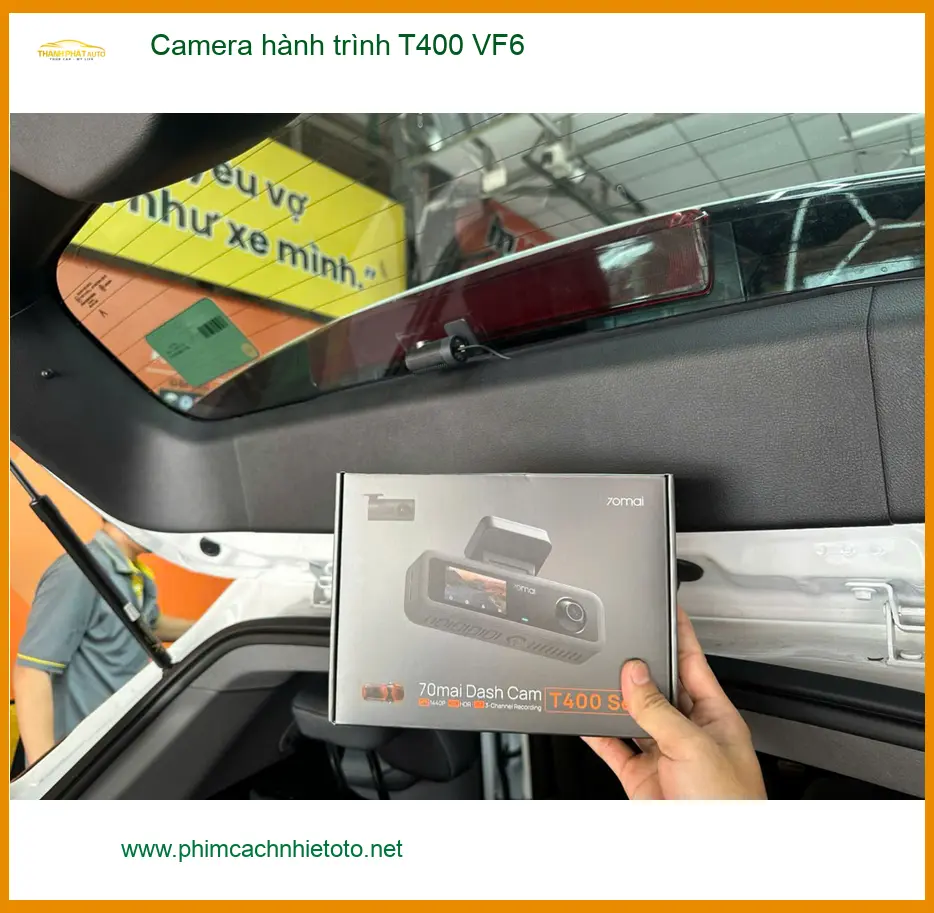 Anh Quang lắp camera hành trình T400 cho VF6 tại Quận 12 để an tâm lái xe trên đường đông