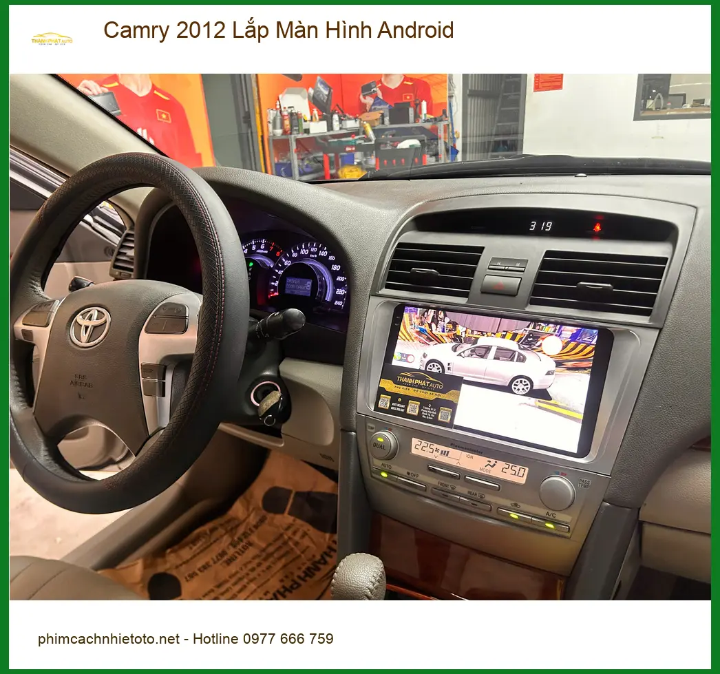 Cô Bích lắp màn hình Android cho Camry 2012 tại Quận 12, màn zin đã lỗi thời