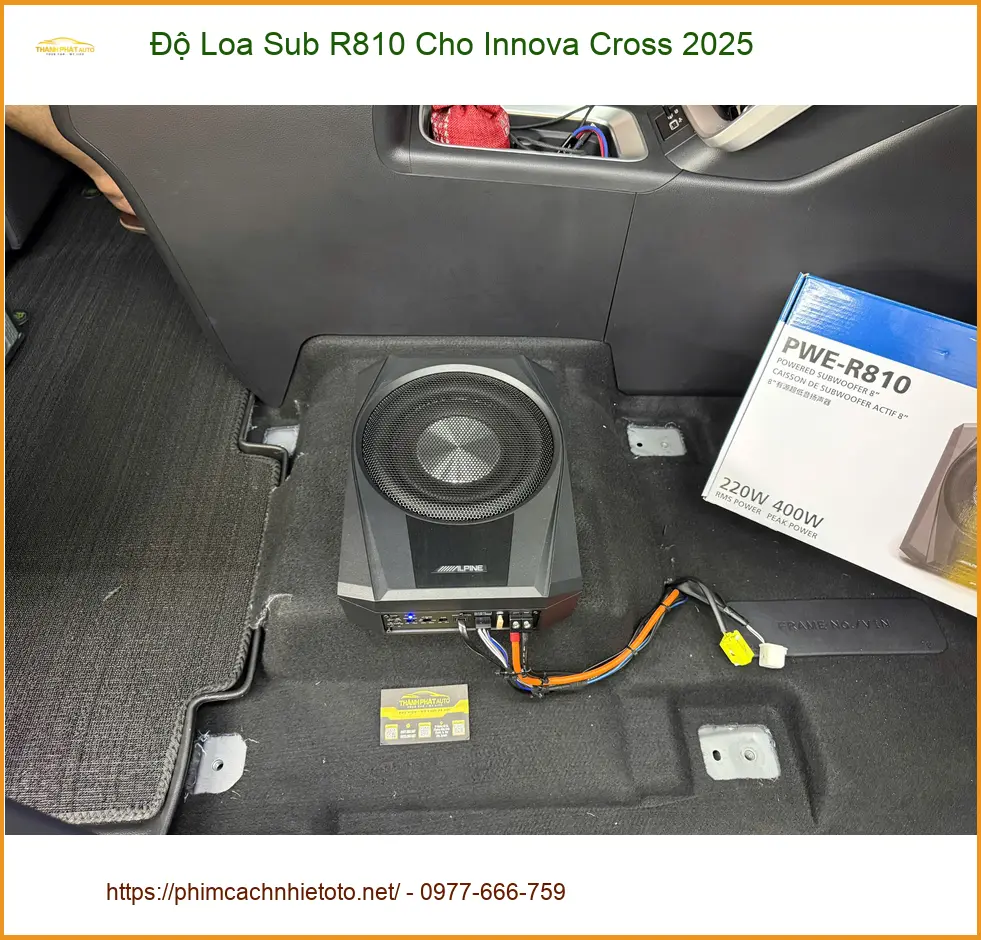 Chị Lan Anh độ Loa Sub R810 Innova Cross 2025 Quận 12 chất âm uy lực